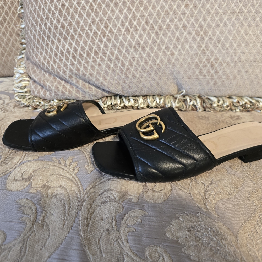 Elegant Black and Gold Women's Slides - Picture 2 of 3